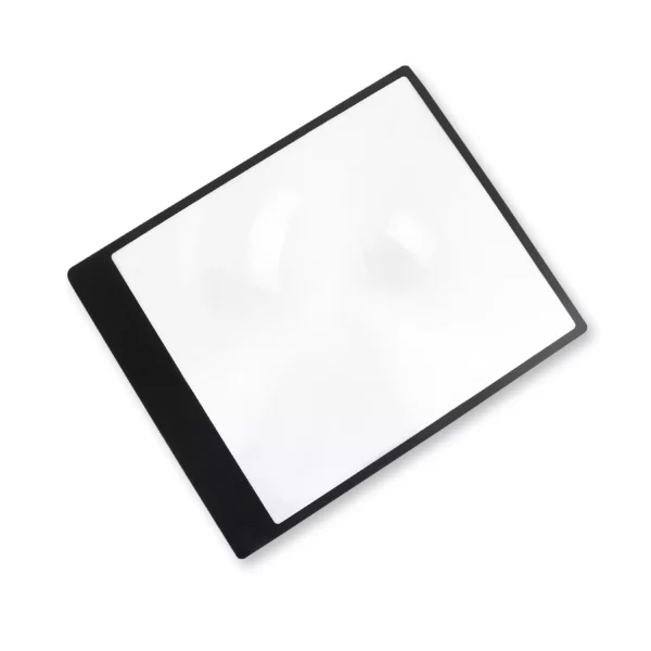 La lupa de hoja flexible con marco Carson DM-11, tipo Fresnel 2x, tiene un borde negro y es ideal para lectura cómoda en libros, prensa y revistas.