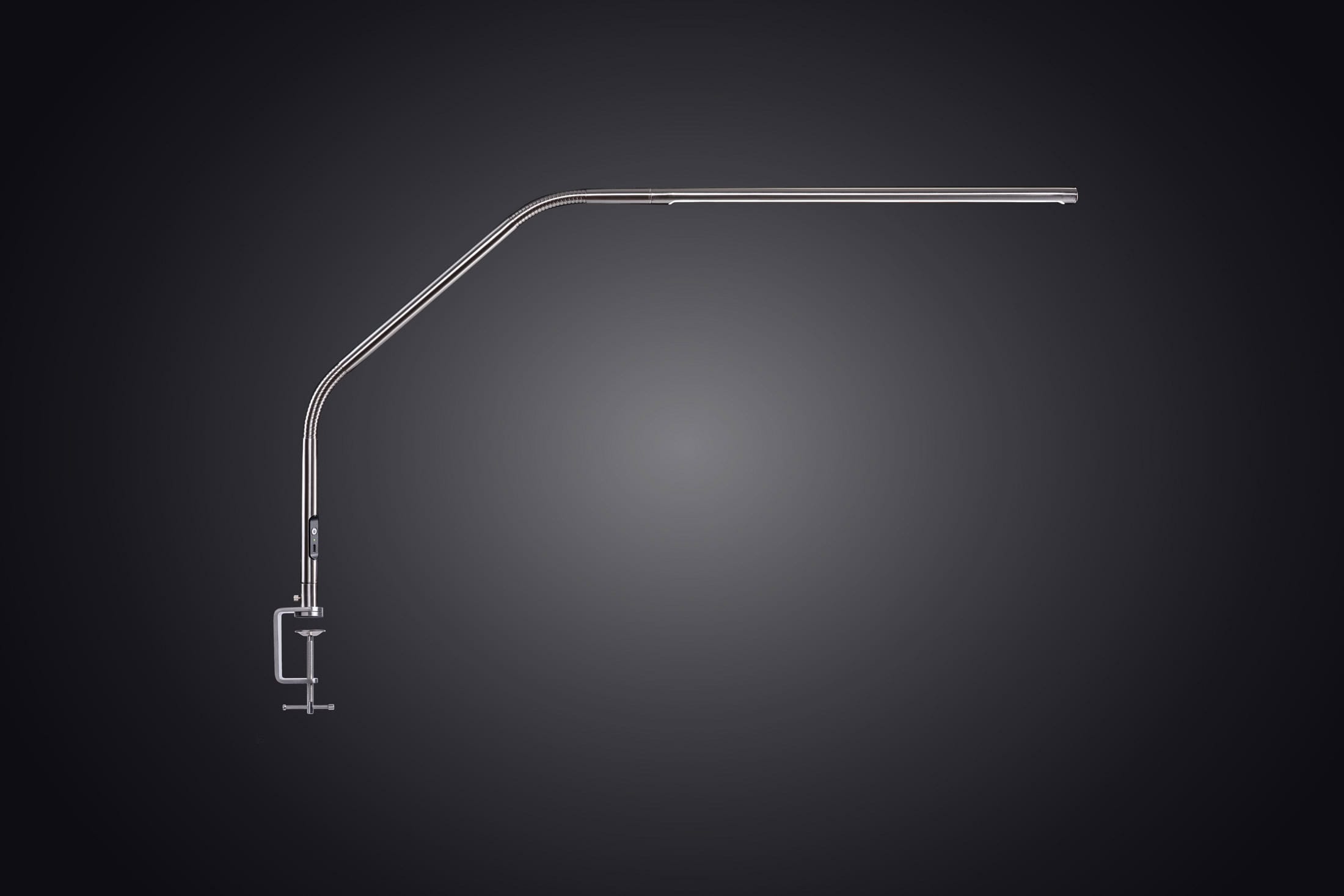 Lámpara LED profesional Daylight Slimline 4 en acabado acero cepillado con diseño elevado para manicura y trabajos de precisión.