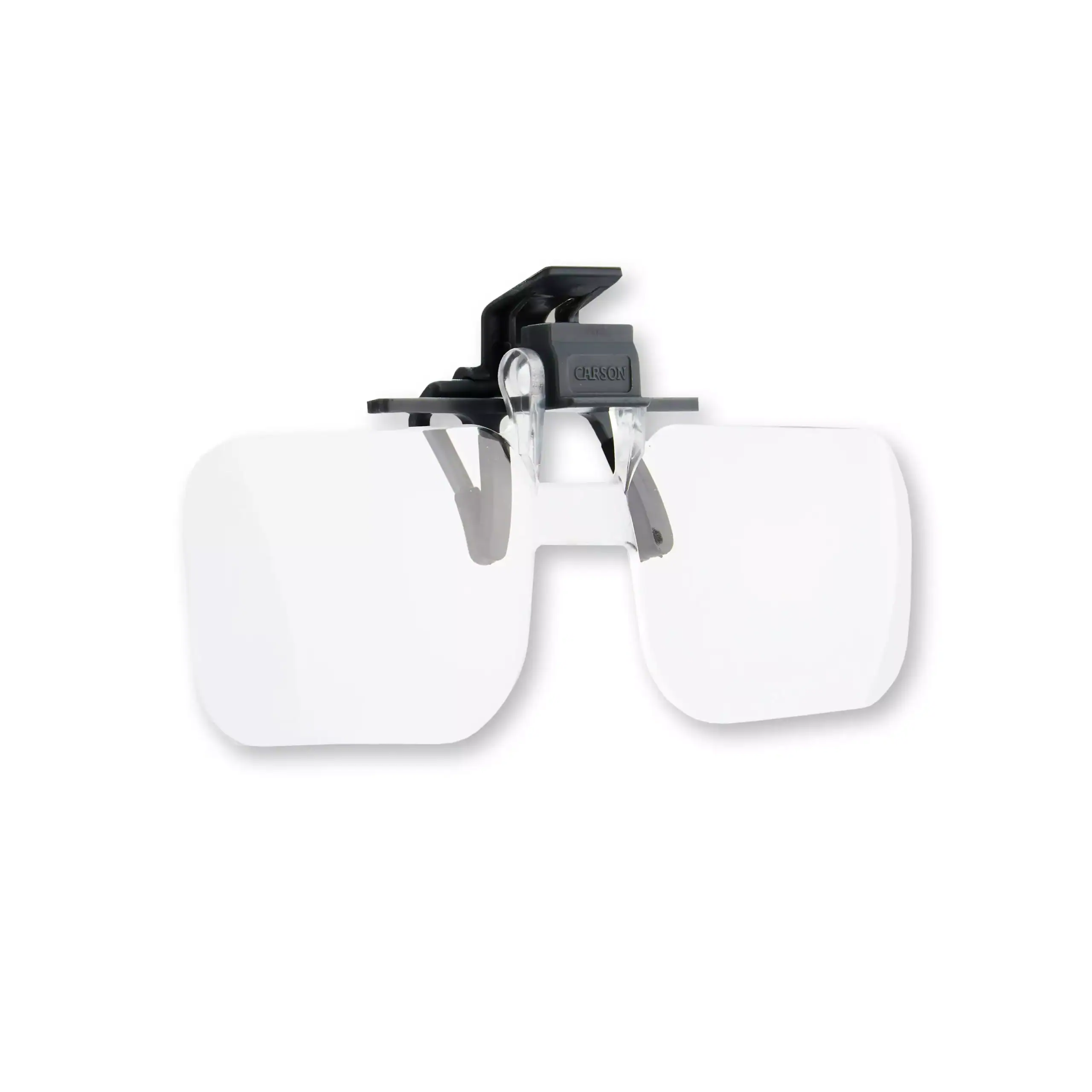 Los Lentes lupa con clip manos libres Carson OD-10 | Serie Clip & Flip™ 1.5x se sujetan fácilmente a tus gafas, ideales para pesca, lectura y personas con baja visión, permitiendo tareas manos libres de forma cómoda y práctica.